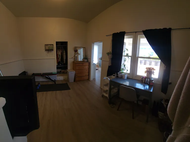 554 W Foothill Blvd — Photo 2