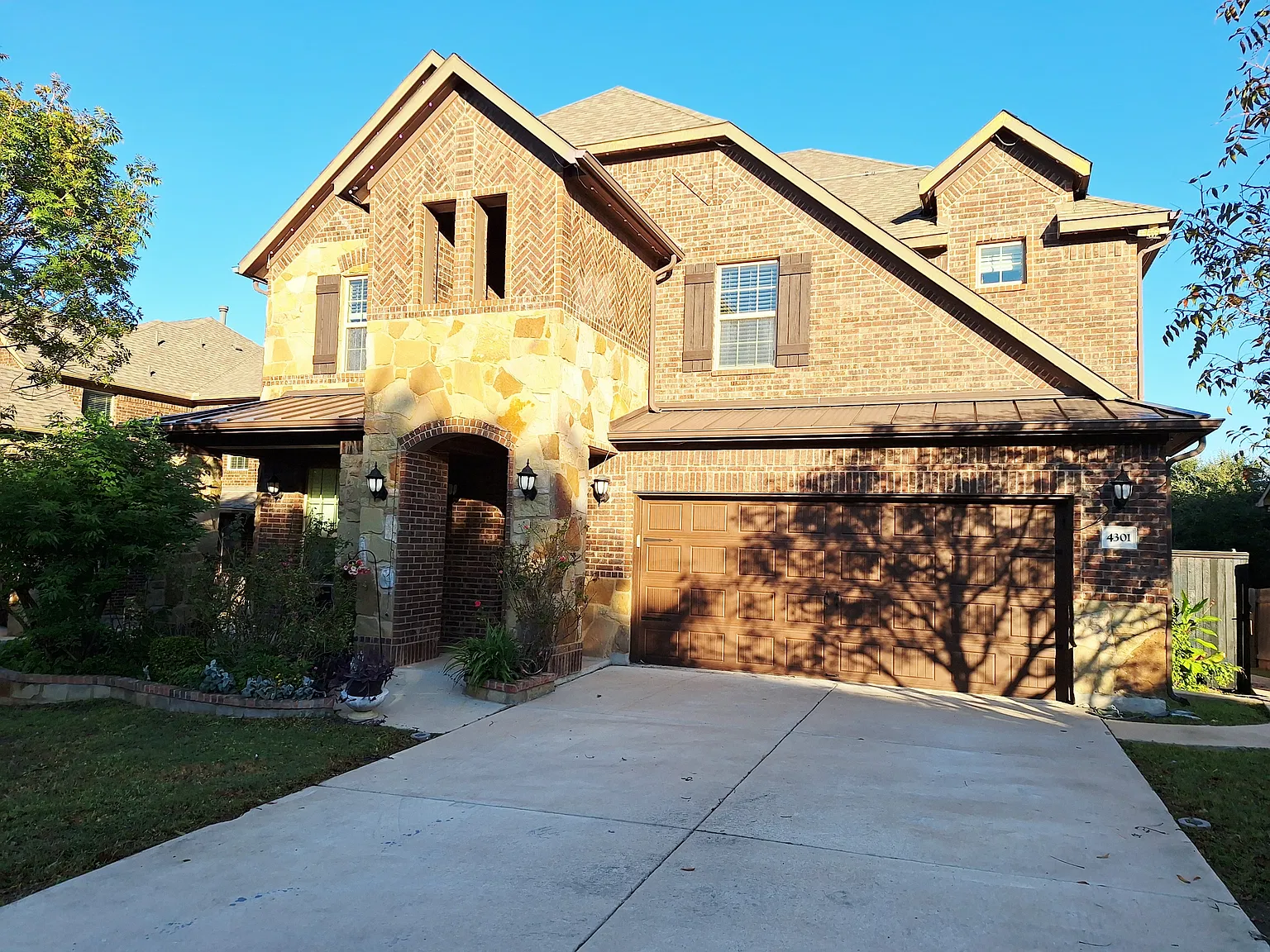 4301 Valley Oaks Drive - 1 — Photo 2