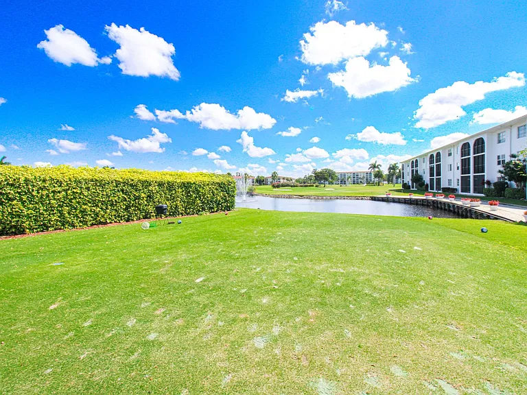 41 High Point Cir S #303 — Photo 4