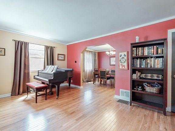 3rd image of 6083 Yosemite Dr
