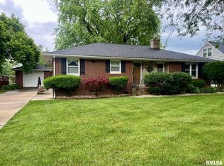 216 E Edgewood St, Morton, IL