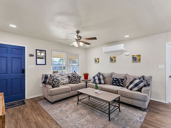 4th image of 4931 Bayhead Dr