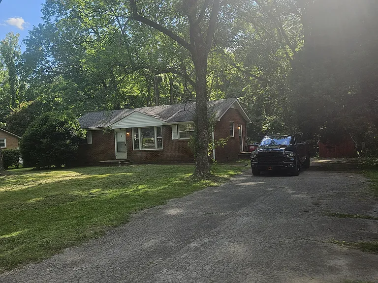 21 Charlemagne Blvd — Photo 10