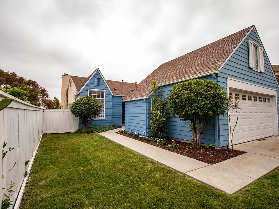 Single Family Home w 2 car garage and extra storage, washer & dryer hookup