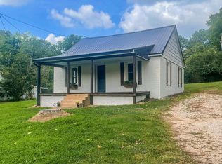 135 Washington Ave, Camden, TN 38320