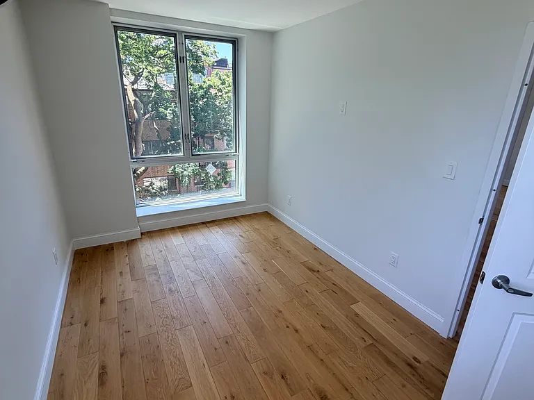 7542 Grand Central Pkwy N #4B — Photo 5