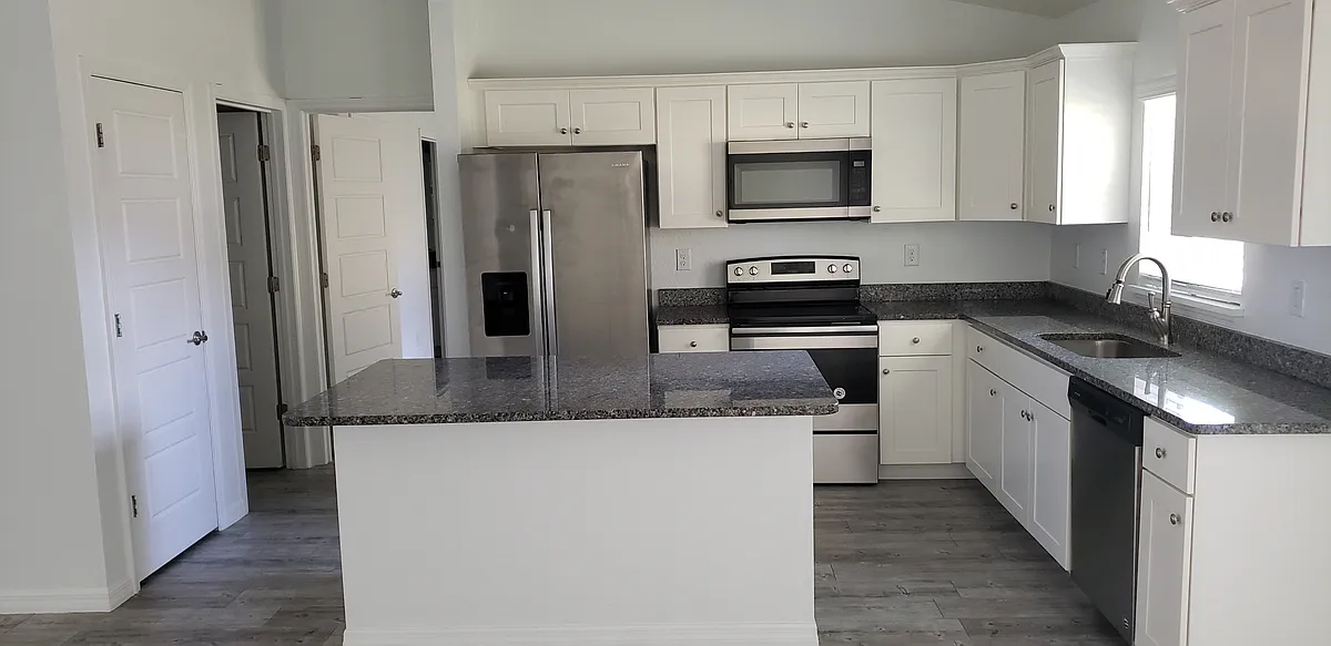 Building Photo - 49 Hemlock Radl