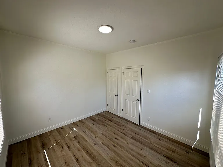 South LA Urban Apartments — Photo 21