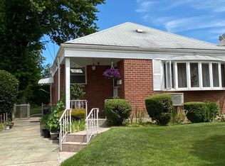 190-15 50th Ave, Fresh Meadows, NY 11365