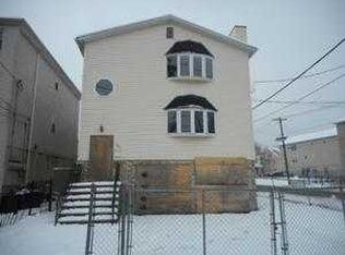 127 Leslie St, Newark, NJ 07112