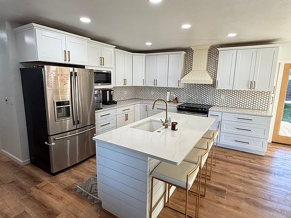 3rd image of 7923 S Carr Ct