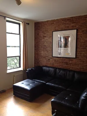 Rented by Bloom Real Estate Group | media 9