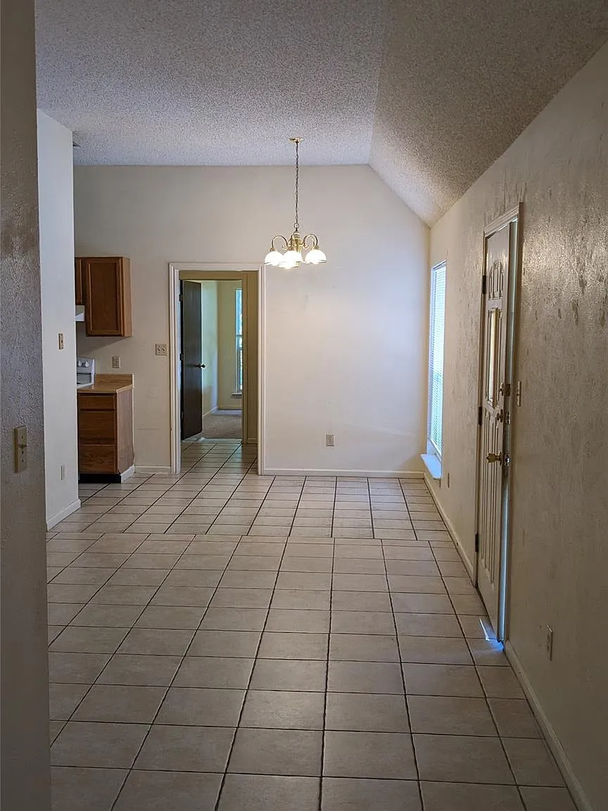 3 bed, 2.0 bath, 1100 sqft, $1,450 — Photo 4