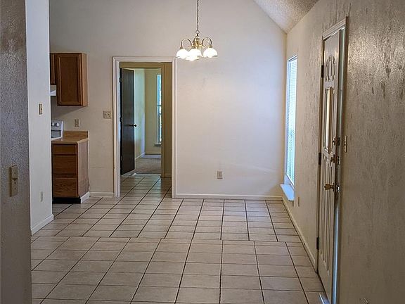 4th image of 1300 N Bishop St