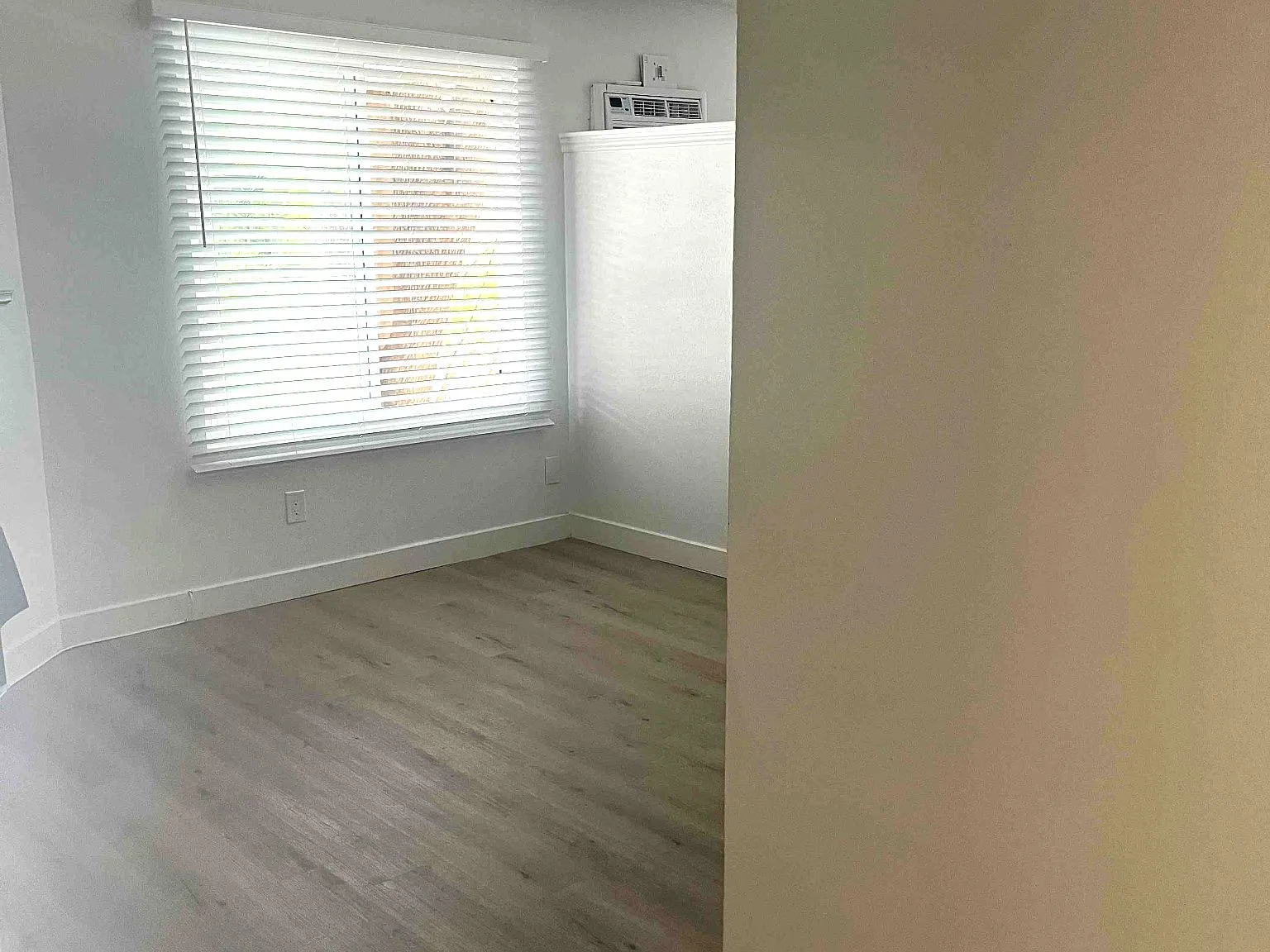 20208 Leadwell 1BR 1 BA — Photo 2