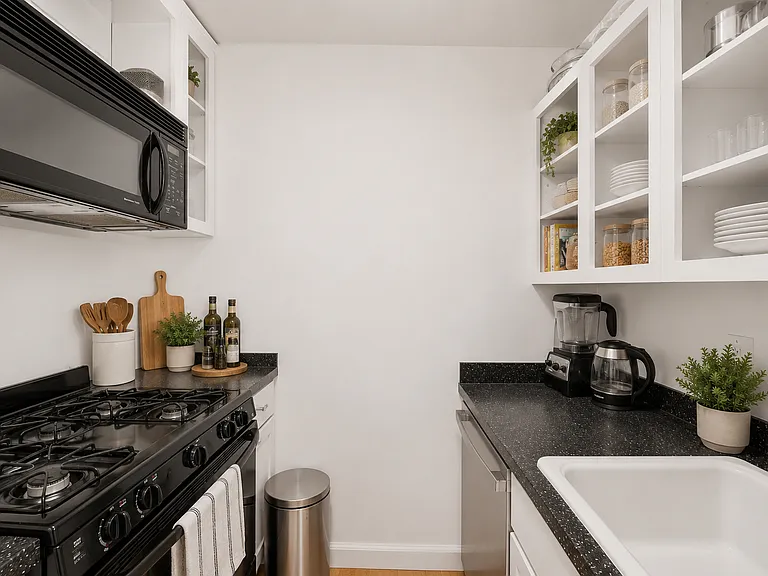 424 W 49th St #4A — Photo 7