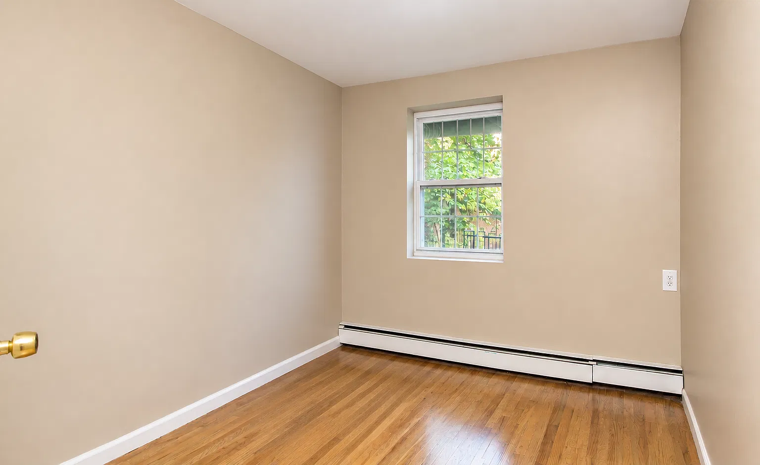 1099 Madison Street — Photo 2