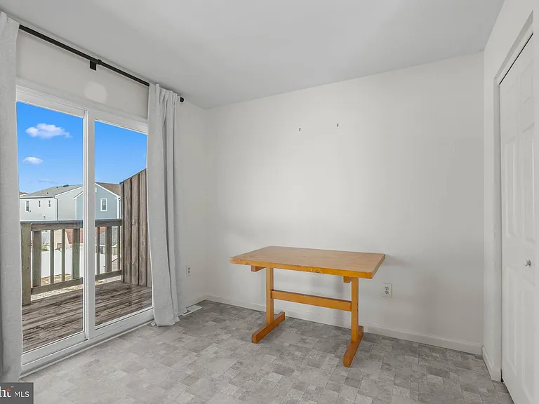 413 Beach Ave W #B — Photo 25