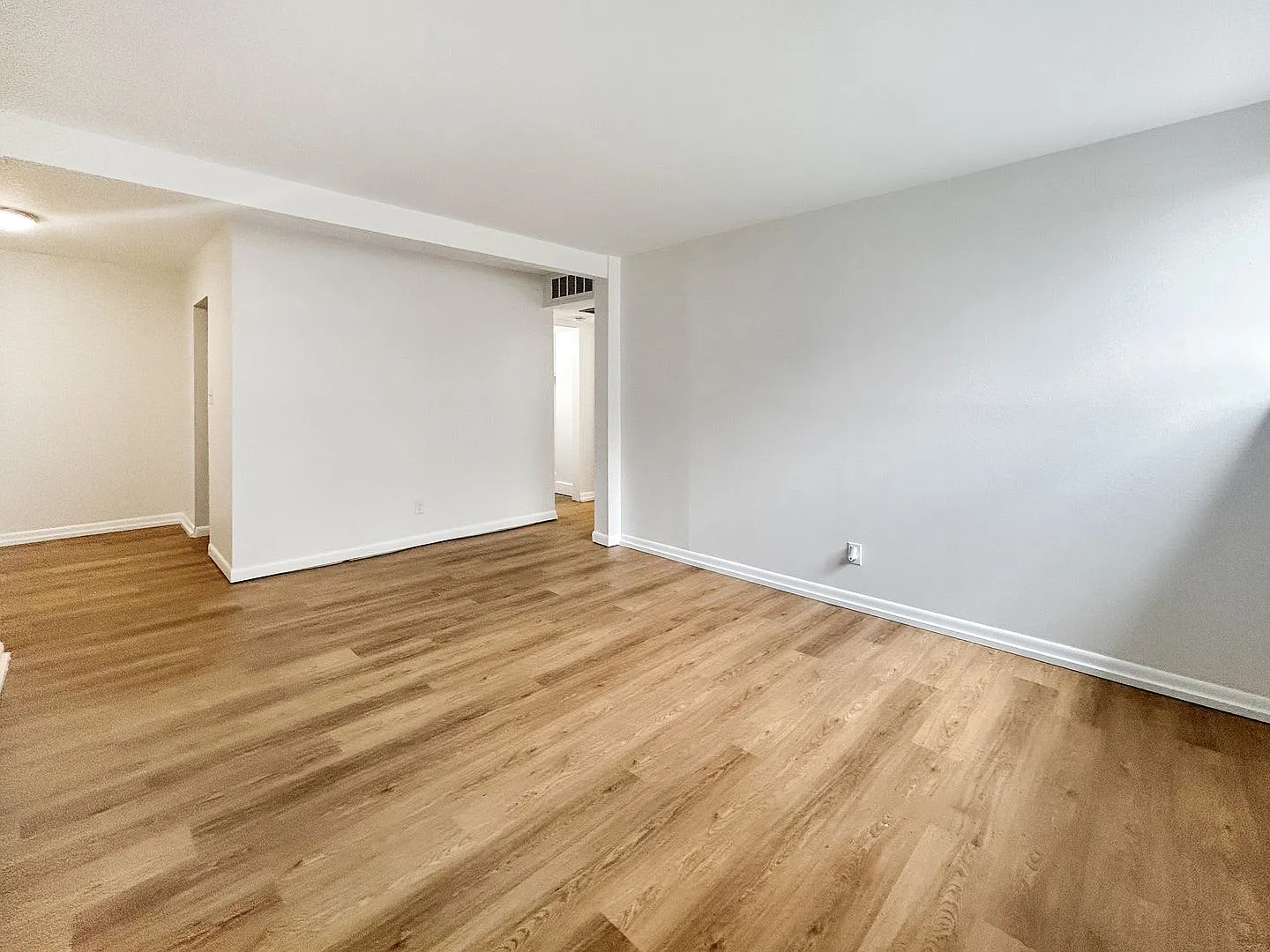 $0 Deposit Option Charming Garden-Level Condo With Modern Updates In Bear Valley Club — Photo 4