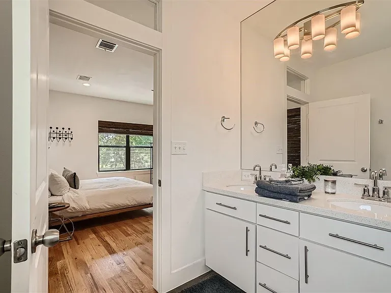 4916 McKinney St — Photo 5