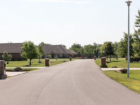 5th image of 22 NW Lakewood Dr