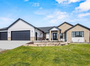 5752 N Sequoia Dr, Appleton, WI 54913