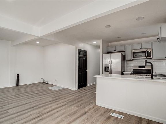 5th image of 107 N Ditzler Ave