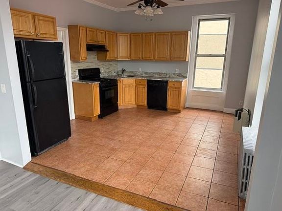 2nd image of 125 Palisade Ave #3