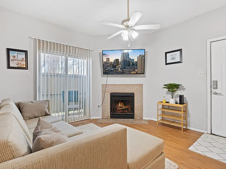 114 E 31st St #115 — Photo 13