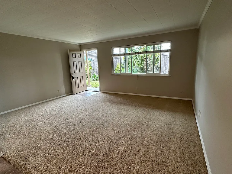 118 Vista Del Mar Ave #2 — Photo 2