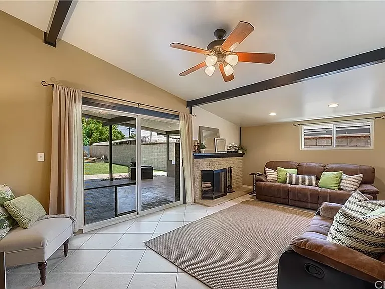 712 N Mountain View Pl — Photo 13