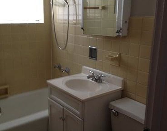4th image of 7381 N Winchester Ave APT 1w