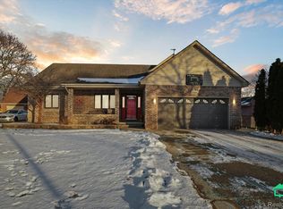 2959 Lafayette Dr, Trenton, MI 48183