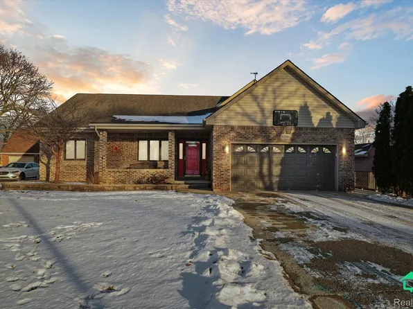 2959 Lafayette Dr, Trenton, MI 48183