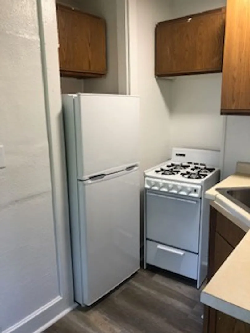 613 East 1st Street — Photo 2