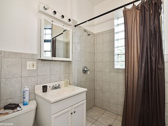 4th image of 3400 W Evergreen Ave