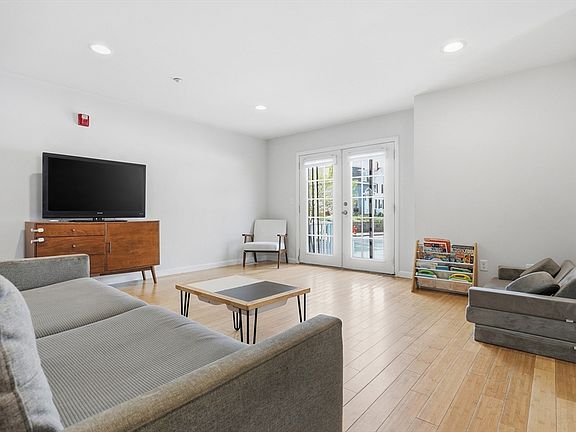 2nd image of 125 Mount Vernon St #D