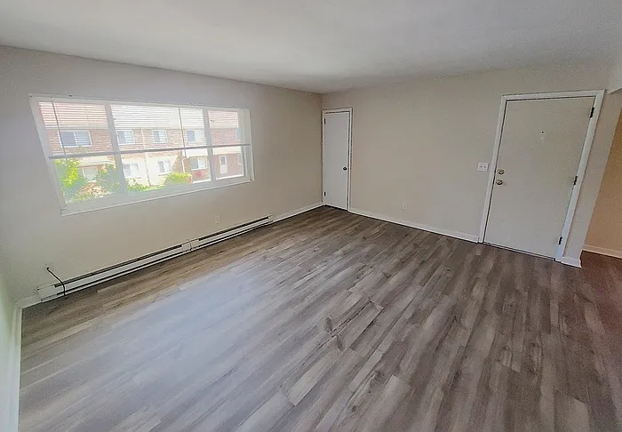 2 bed, 1.0 bath, 900 sqft, $1,195 — Photo 2