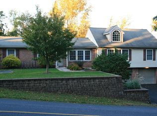 65 Ice House Hill Rd, Stevens, PA 17578