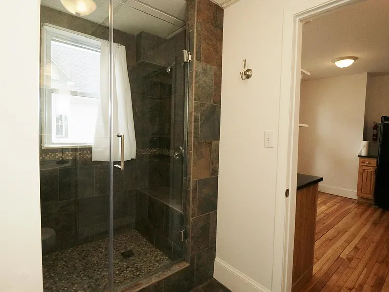 31 Frederic St #4 — Photo 12