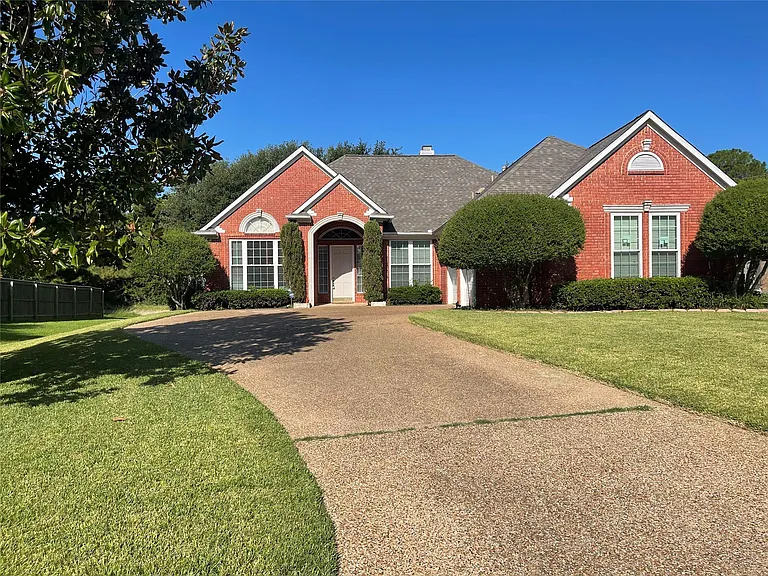 716 Ticonderoga Dr — Photo 2