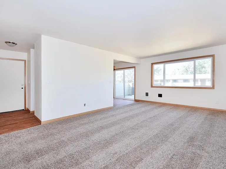 9500 Greenburg — Photo 13