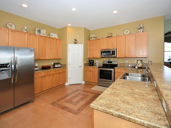 4th image of 665 Chestwood Chase Dr