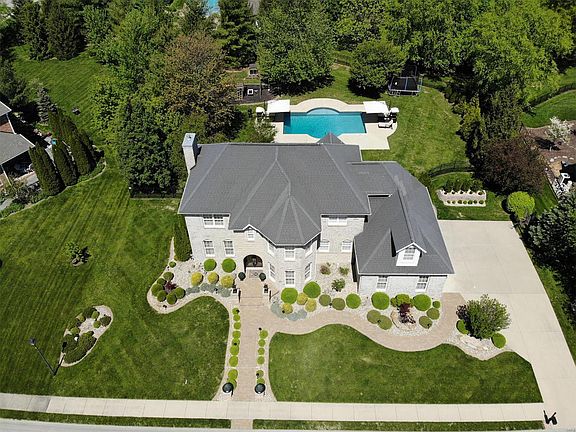 3rd image of 527 Brookline Ct