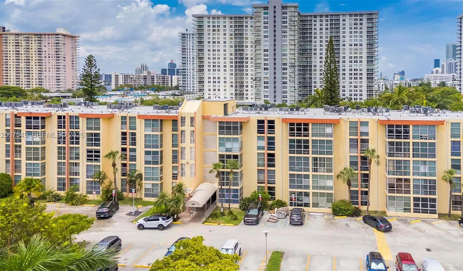 Avila South Condo — Photo 1