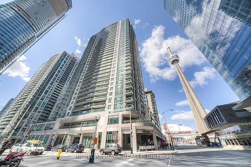30 Grand Trunk Cres Photo 1