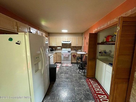 4th image of 9853 Deerwood Dr