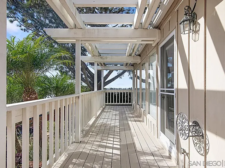 573 Amphitheatre Dr — Photo 21