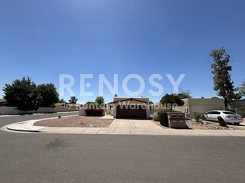 2126 N Villas Ln Photo 1