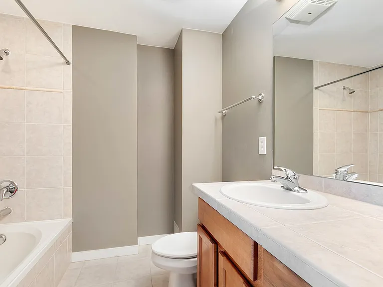 1313 S Clarkson St #202 — Photo 19